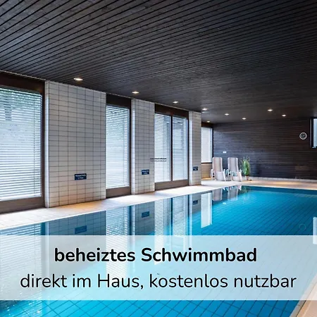 Rosels Mountain Pool Sauna Bergblick